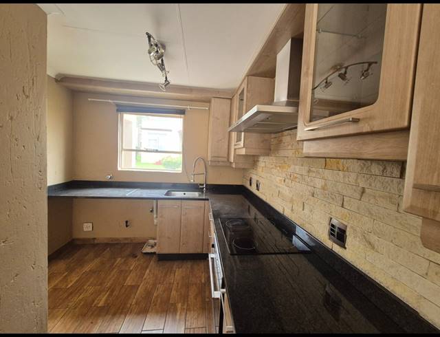2 BEDROOM APARTMENT FOR SALE IN VANDERBIJLPARK SW 5